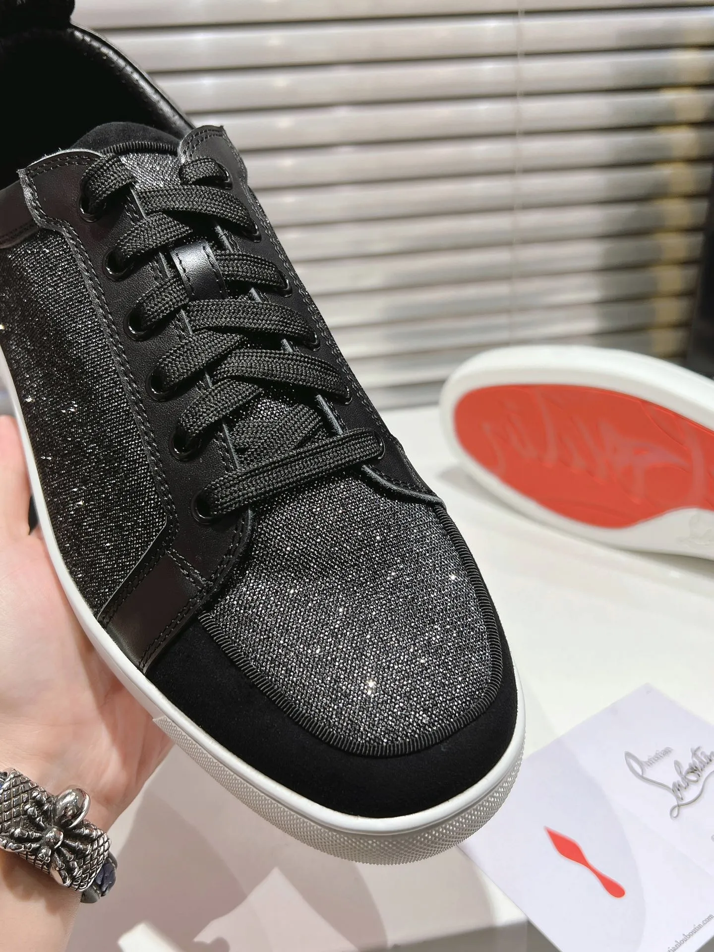 👟👟Ex-factory price 660👟👟 ╔Low-cut color matching model╗ ·Top version customization·2024𝐬𝐬 𝑪𝒉𝒓𝒊𝒔𝒕𝒊𝒂𝒏 𝑳𝒐𝒖𝒃𝒐𝒖𝒕𝒊𝒏 ▪️No matter the last shape, fabric, diamonds, nails, lining, outsole, it is as close as possible to ZP... ▪️The original sole is specially provided by the original factory ▪️The lining is imported water-dyed cowhide ▪️Private customization time is about 3-7 days —————— Size: Women's 35M-41M Men's 38M-48M